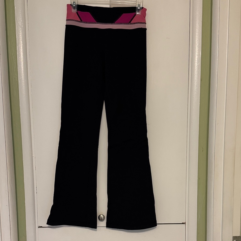 Lululemon women’s wide leg black yoga pants with pink waistband women’s 4